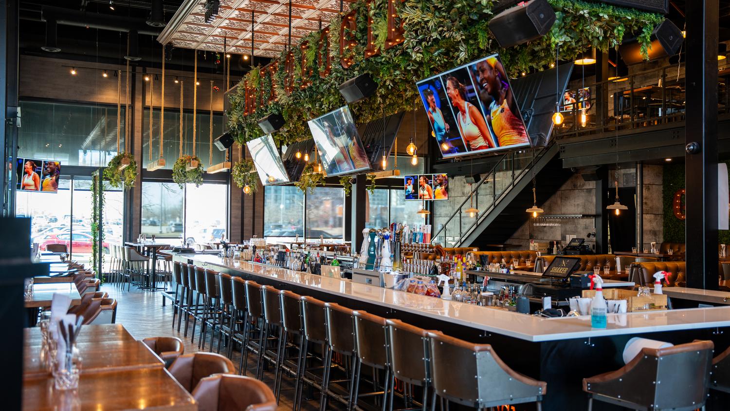 Intérieur du resto-bar Le Shaker de Laval